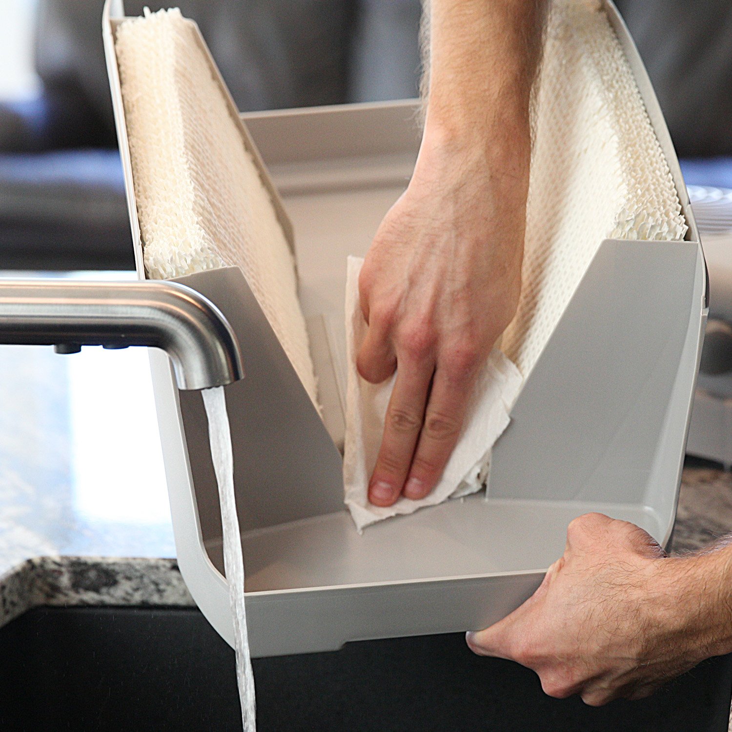 Vornado Evap40 Evaporative Humidifier with Adjustable Humidistat, 4-Gallon Capacity for Large Room Coverage up to 1,000 sq ft, 3 Speed Settings, Easy to Clean Dual Tank - Image 8